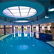 Schwimmbad mit Gegenstromanlage im Hotel Wolin – © Hotel Wolin