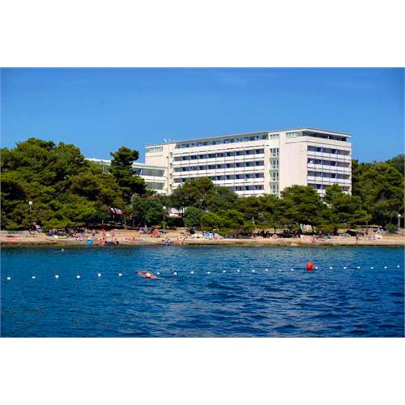 kroatien_petrcane_hotel_pinija_aussen - ©Hotel Pinija