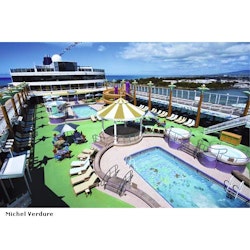 Norwegian Jade Pool – © Norwegian Cruise Line