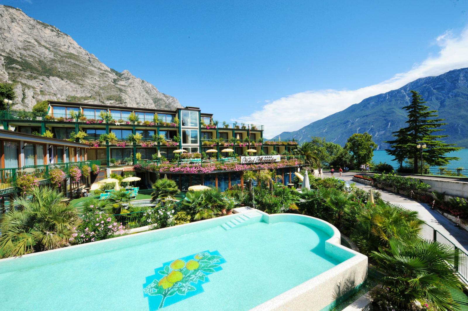 Baden in Italien Hotel Alexander in Limone Saison 2025 Busanreise ITGLI ALEXA Eberhardt TRAVEL