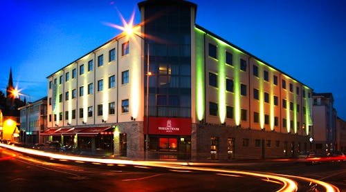 Station House Hotel Aussenansicht – © http://www.stationhouseletterkenny.com/en/
