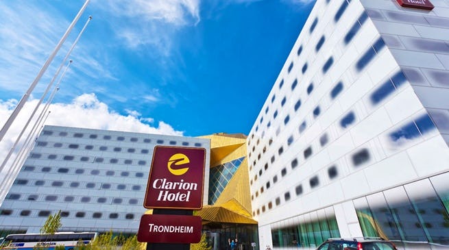 Aussenansicht Clarion Hotel – © https://www.nordicchoicehotels.no/clarion/clarion-hotel-trondheim/romtyper/#!item=nmt