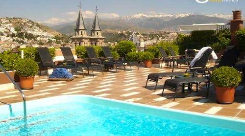 Hotel Carmen Granada Terrasse und Pool – © Hotel Carmen Granada