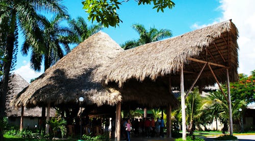 Hotel Los Caneyes Fassade – © www.cubanacan.cu