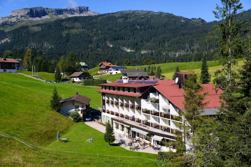 Außenansicht Hotel Montana &ndash; &copy; Hotel Montana
