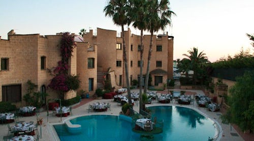 Grand Hotel Mose – Außenansicht mit Pool – © www.iashotels.com