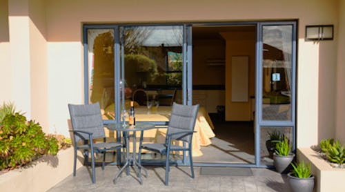 Terrasse – © www.avalonmotels.co.nz