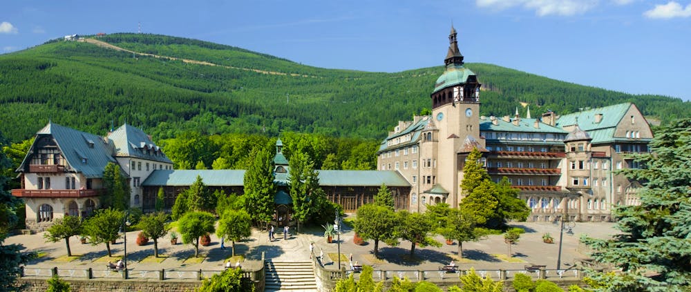 Außenansicht Kurhaus Bad Flinsberg &ndash; &copy; Kurhaus Bad Flinsberg