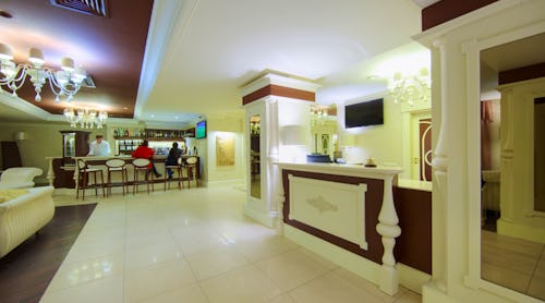 Hotel Dwor Podsnoewa**** – © Hotel Dwor Podsnoewa
