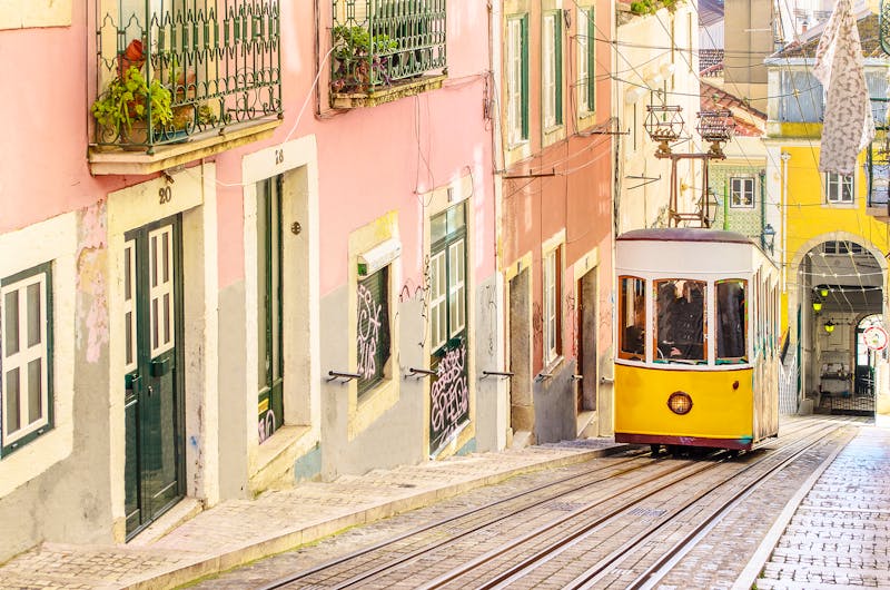 Historische Straßenbahn in Lissabon - ©Marcin Krzyzak - Adobe Stock