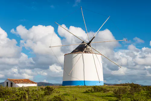 Windmühle in Süd-Portugal &ndash; &copy; ventura pictures 2016 - Adobe Stock