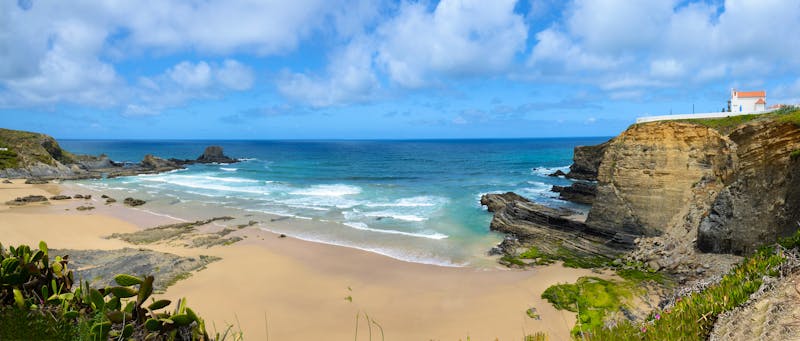 Strand bei Zambujeira do Mar - ©@ruigsantos - Adobe Stock