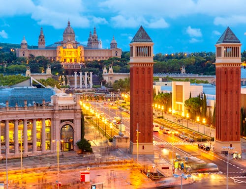 Placa de Espania in Barcelona – © KavalenkavaVolha - Adobe Stock