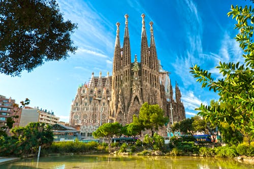 Sagrada Familia in Barcelona &ndash; &copy; Luciano Mortula - Adobe Stock