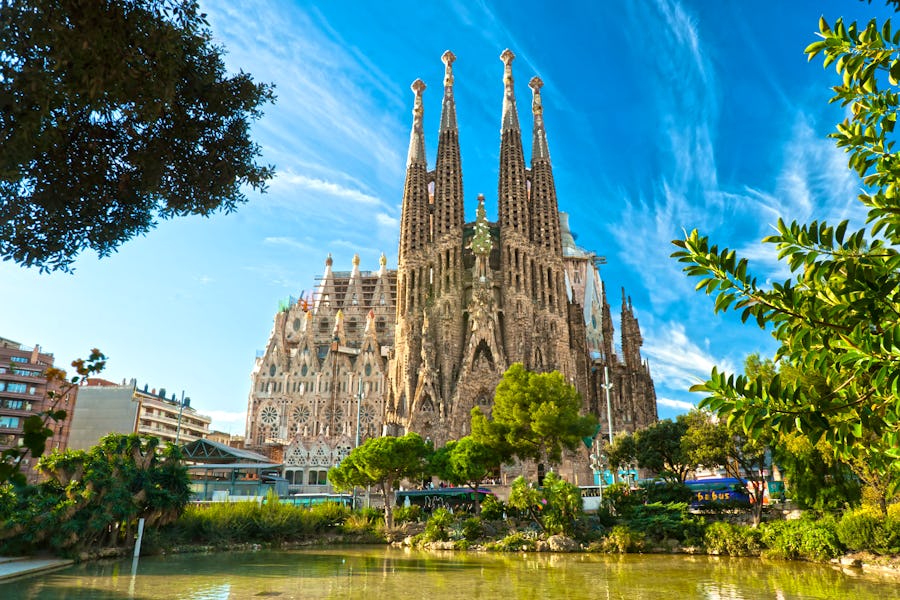 Sagrada Familia in Barcelona – © Luciano Mortula - Adobe Stock