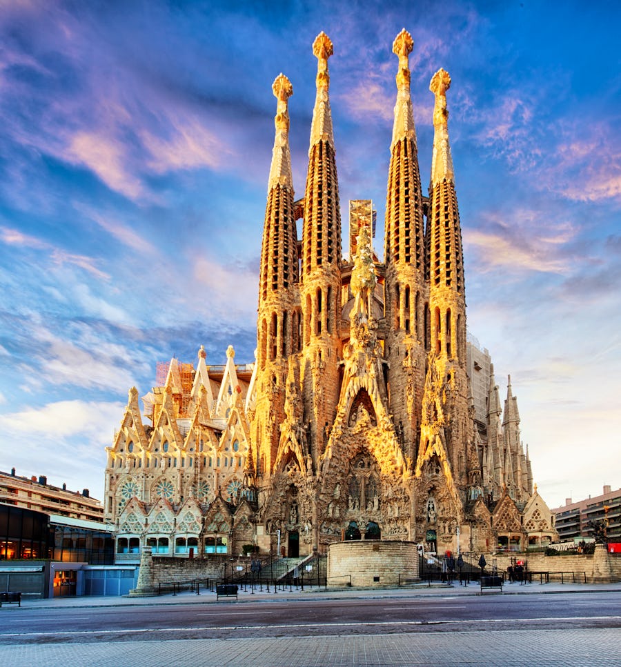 Sagrada Familia in Barcelona – © TTstudio - Adobe Stock