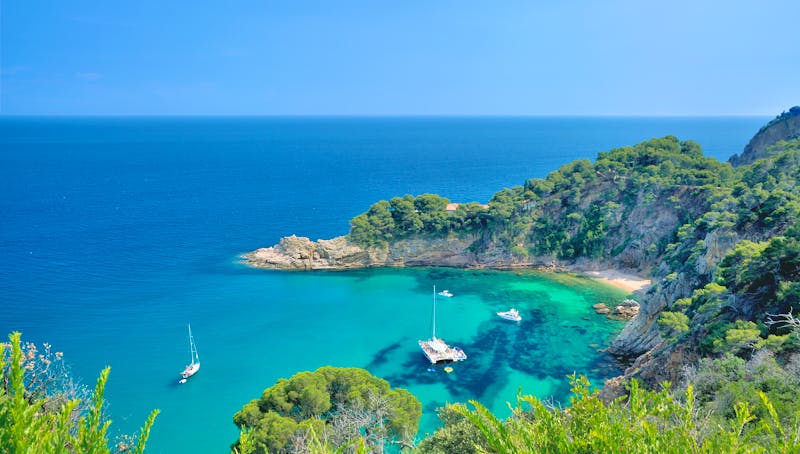 malerische Bucht an der Costa Brava - ©travelpeter - Adobe Stock