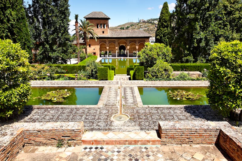 Die Alhambragärten in Granada - ©fotobeam.de - Adobe Stock