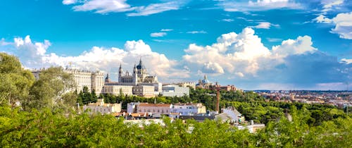 Die Almudena-Kathedrale in Madrid &ndash; &copy; Sergii Figurnyi - Adobe Stock