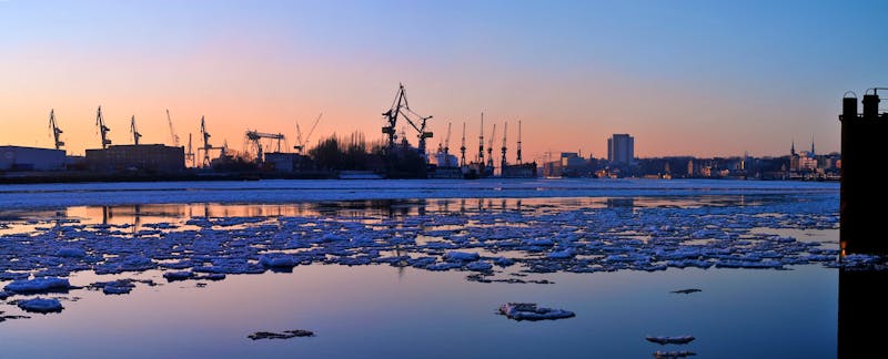 Hamburg Eis Elbe Hafen - ©Adobe Stock, Matthias Krüttgen