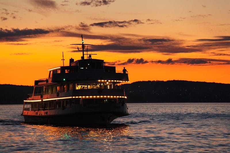 Schiff Sonnenuntergang Bodensee - ©Adobe Stock, bassmaster187