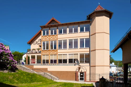 Außenansicht Kwisa 1 &ndash; &copy; Hotel Kwisa 1