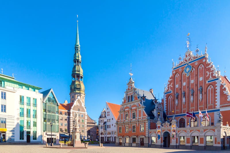 Riga - Rathausplatz mit dem Schwarzhäupterhaus - ©pillerss - Fotolia
