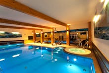 Schwimmbadbereich im Hotel Bryza – © Ideaspa