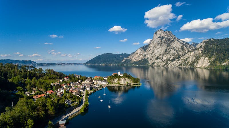 Der Traunsee mit Traunstein - ©luftklick - Fotolia