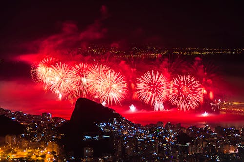 Zuckerhut Feuerwerk &ndash; &copy; dabldy - Fotolia
