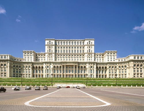 Der imposante Parlamentspalast in Bukarest – © KarpatenTourism