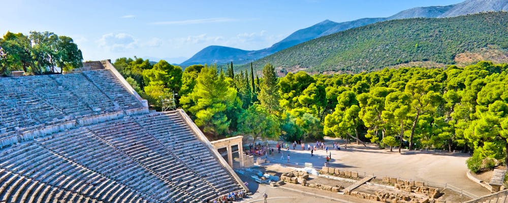 Theater von Epidaurus auf dem Peloponnes – © efesenko (Adobe Stock)