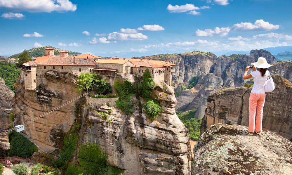 Blick auf das Meteora Kloster &ndash; &copy; Aleksandar Todorovic (Adobe Stock)