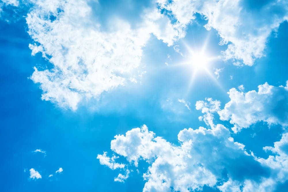 Strahlend blauer Himmel &ndash; &copy; magann - Fotolia