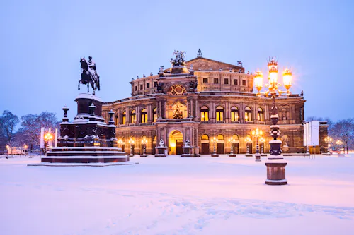 Semperoper Dresden im Winter &ndash; &copy; Alexander Erdbeer - Fotolia