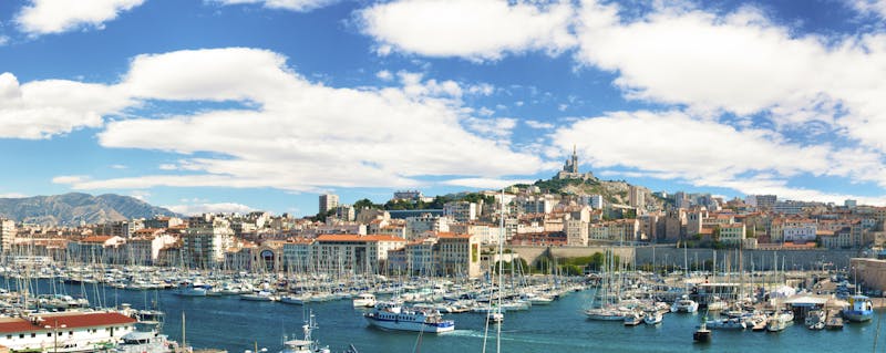 Panoramablick auf den alten Hafen von Marseille - ©gurgenb - Fotolia