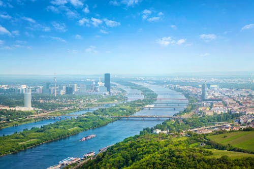 Wiener Skyline mit Donau &ndash; &copy; mRGB - AdobeStock