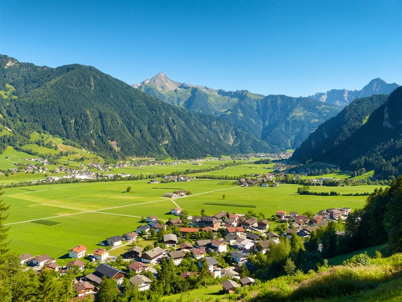 Blick ins Zillertal und auf Mayrhofen - ©by paul - Fotolia