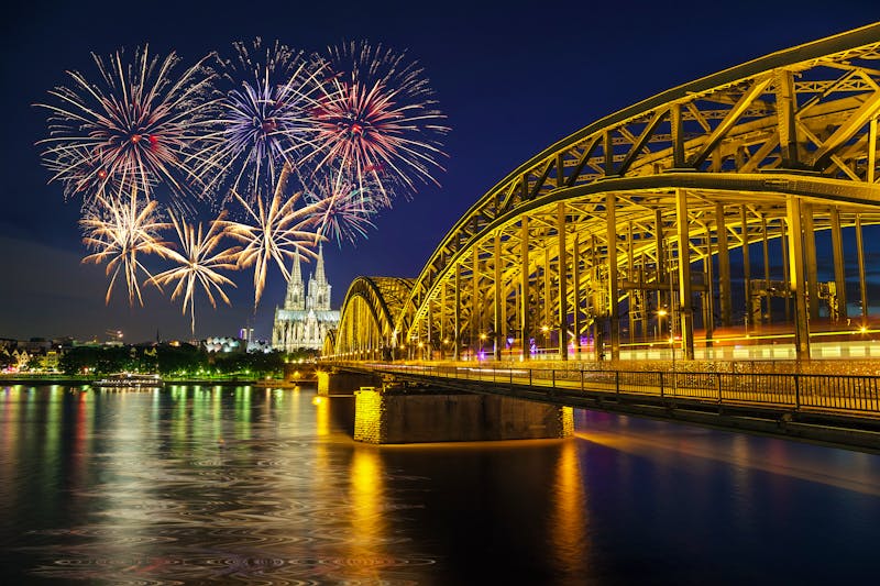 Feuerwerk in Köln - &copy;Noppasinw - Fotolia
