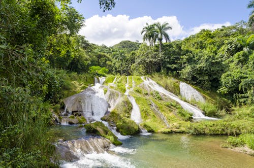 Wasserfall in der Sierra del Escambray &ndash; &copy; Piotr Pawinski - Adobe Stock