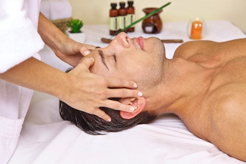 Shiatsu-Massage – © Robert Kneschke - stock.adobe.com