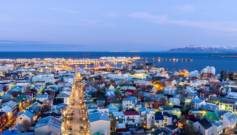 Reykjavik Island am Abend - ©Laura Galbraith - Adobe Stock