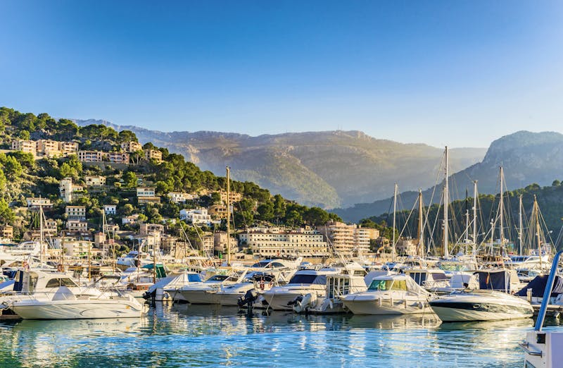 Port de Soller auf Mallorca - ©vulcanus - Adobe Stock