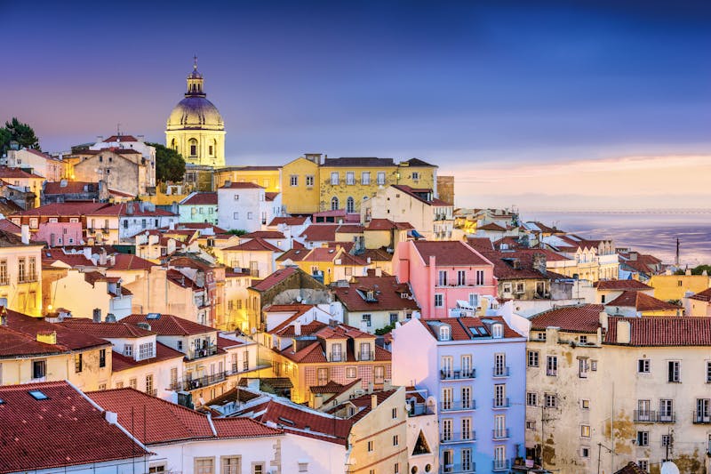 Altstadt Alfama - Lissabon - ©Sean Pavone 2015 - Adobe Stock