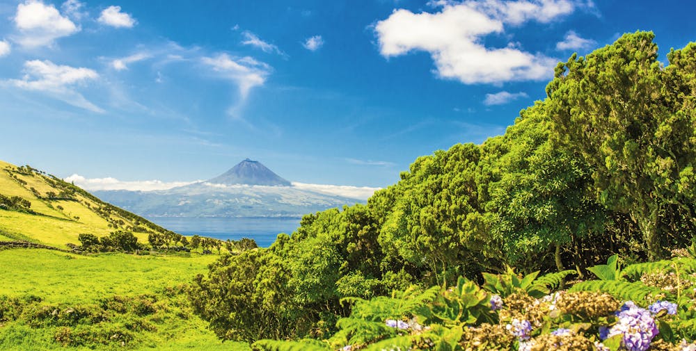Azoren - Blick auf den Vulkan Pico &ndash; &copy; Lyd Photography - Adobe Stock