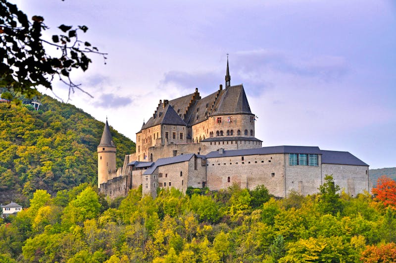 Burg Vianden in Luxemburg - ©beketoff - Adobe Stock