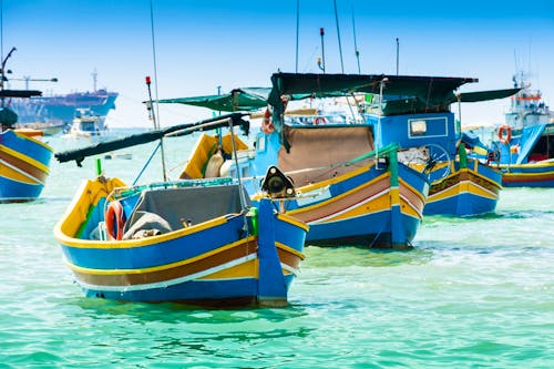 Fischerboote in Marsaxlokk - Malta &ndash; &copy; digitalsignal - Adobe Stock