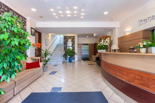Rezeptionsbereich Hotel Rezydencja Bielik &ndash; &copy; Hotel Rezydencja Bielik