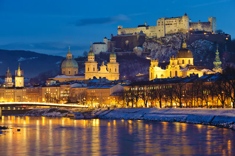 Salzburger Altstadt bei Nacht - &copy;Wolfilser - AdobeStock