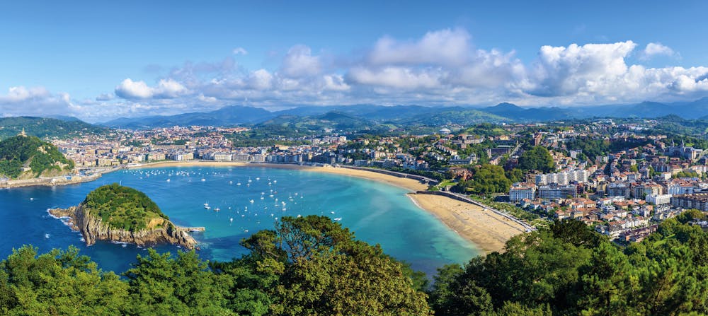 Bucht von San Sebastian in Nordspanien &ndash; &copy; Dutourdumonde Photography - Adobe Stock